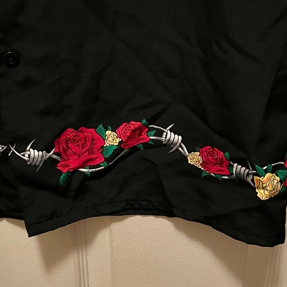 DRAGONFLY Men’s Short Sleeve Button Down Roses Barbed Wire Shirt. Sz M. - Picture 3 of 8
